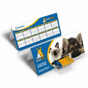 Calendário de Mesa com Porta Cartões Papel Couche 300g 24,5x17,5 cm 4x0- Colorido Verniz UV Corte Reto- 